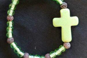 Groene armband met turquoise en lava