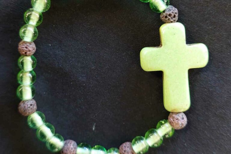 Groene armband met turquoise en lava