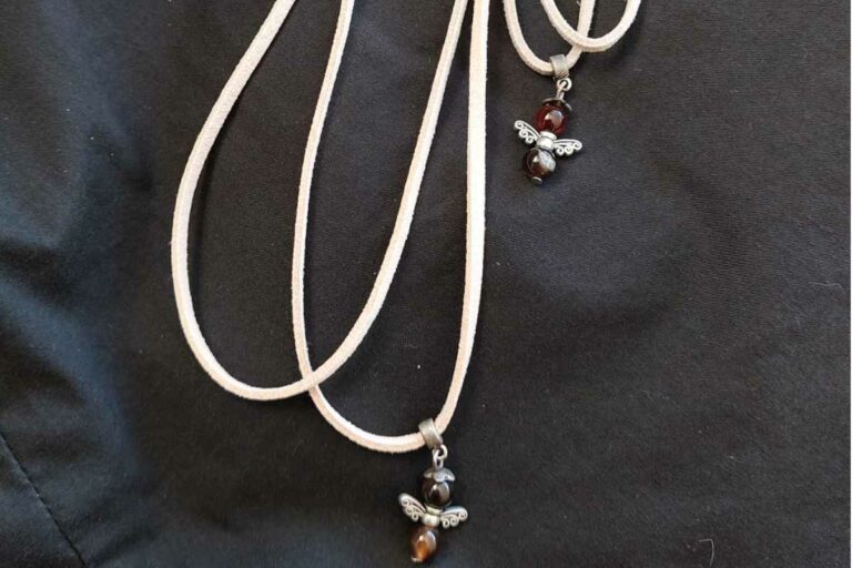 Suede setje met engel van aghaat