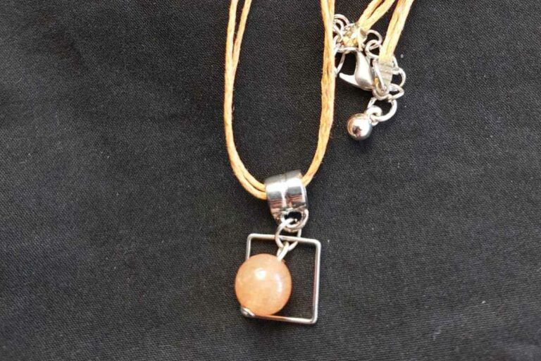 Ketting met maansteen