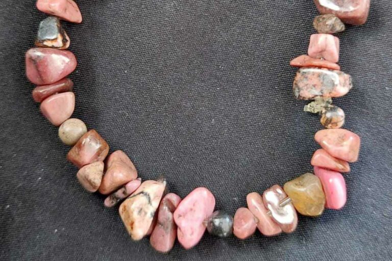 Chips armband van rhodoniet