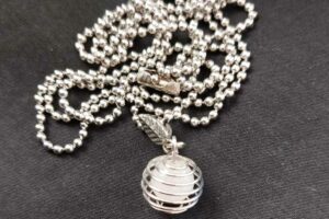 Ketting met hanger van roze kwarts