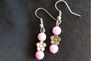 Bloem oorbellen met jade