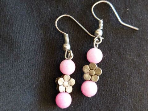 Bloem oorbellen met jade