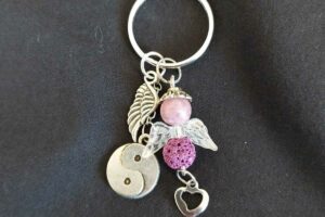 Engel sleutelhanger met lavasteen & lepidoliet